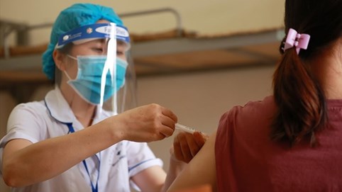 Bộ Y tế lưu ý việc tiêm kết hợp 2 loại vắc xin phòng Covid-19