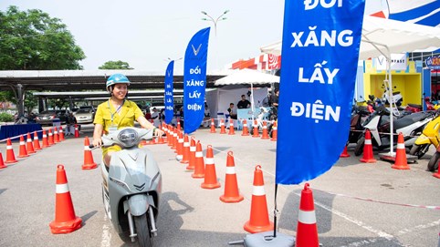 Người dân Hà Nội chốt bán xe xăng, mua xe điện trong 'phút mốt' vì những lý do này