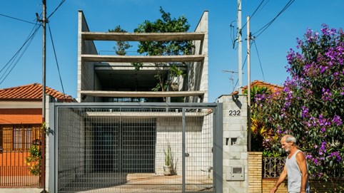 Nhà bằng bê tông tưởng thô nhưng hóa ra mềm mại bất ngờ