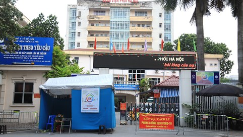 Cách ly y tế toàn Bệnh viện Phổi Hà Nội để phòng chống dịch Covid-19