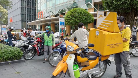 Hà Nội cấp phép hoạt động cho gần 8.800 shipper