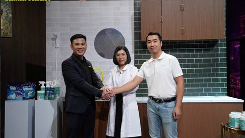 Shark Tank Việt Nam mùa 7: Shark Thái xuất chiêu, cạnh tranh với dàn 'cá mập' kì cựu', chốt deal đầu tiên khi tham gia 'bể cá mập'  