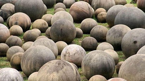 Hiện tượng bí ẩn trên thế giới: Những quả cầu đá nghìn năm tuổi có kích thước chuẩn xác đến kì lạ, khiến khoa học 