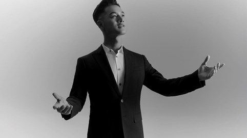 Ca sĩ Đức Tuấn làm mới siêu phẩm nhạc việt trong đại nhạc hội tại T&T City Millennia 