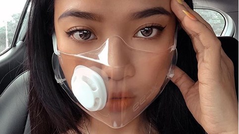 Mốt khẩu trang trong suốt