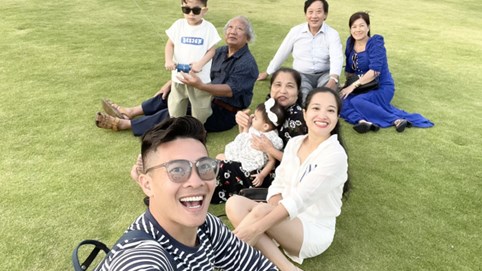 Quốc Cơ – Hồng Phượng: Mùa giãn cách nhớ quay quắt những phút giây cả gia đình lớn quây quần