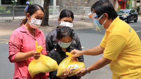“Hạt vàng bưu điện” chung tay cùng cộng đồng vượt qua dịch Covid-19