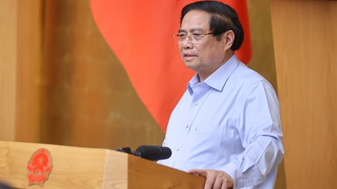 Thủ tướng yêu cầu NHNN khẩn trương thí điểm bỏ 'room' tín dụng