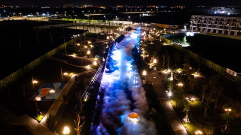 Du ngoạn giữa ánh sáng, chạm tay vào mây mù trên Dòng sông Ánh sáng T&T City Millennia