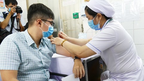 Khoảng 3,2 triệu người ở TP HCM đã được tiêm vắc xin