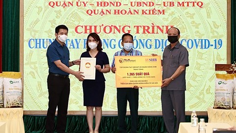 T&T Group và Ngân hàng SHB trao tặng 1.365 suất quà hỗ trợ người nghèo quận Hoàn Kiếm, Hà Nội