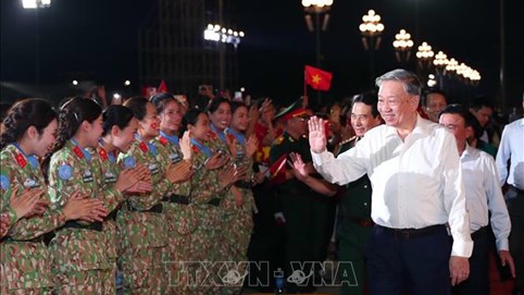 Tổng Bí thư Tô Lâm dự chương trình chính luận nghệ thuật 'Dưới cờ vinh quang'