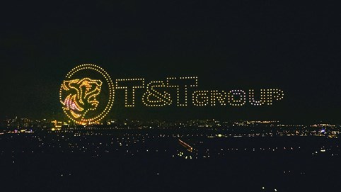 Chiêm ngưỡng 1.000 drone tỏa sáng trên bầu trời đêm Thành phố Thiên niên kỷ T&T City Millennia