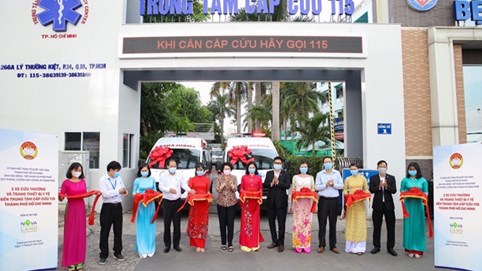 Tập đoàn Novaland tặng xe cấp cứu hỗ trợ tuyến đầu chống dịch