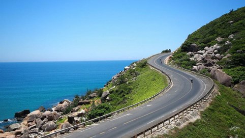 Thủ tướng chỉ đạo đẩy nhanh tiến độ xây dựng hệ thống đường bộ ven biển