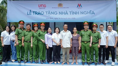 Bộ Công an phối hợp với Quỹ Kiến tạo ước mơ trao tặng nhà ở xã hội tại An Giang