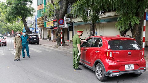 Hà Nội xử phạt gần 900 trường hợp vi phạm phòng chống dịch với số tiền hơn 1,2 tỷ đồng