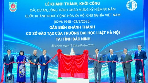 Phó Thủ tướng Chính phủ Lê Thành Long dự lễ gắn biển khánh thành cơ sở đào tạo Trường Đại học Luật Hà Nội tại tỉnh Bắc Ninh