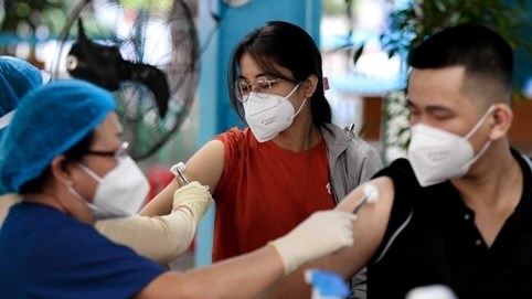 Điều chuyển thuốc, vật tư, sinh phẩm đã mua từ nguồn NSNN phòng, chống COVID-19 sang nguồn thu dịch vụ khám, chữa bệnh