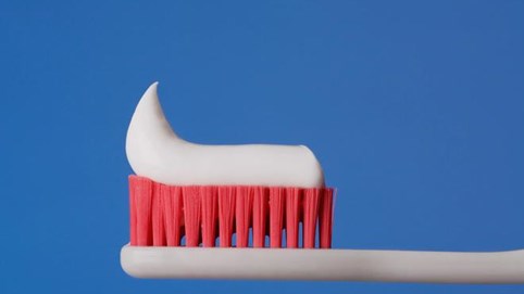 Dùng bàn chải đánh răng lừa Amazon 650.000 USD