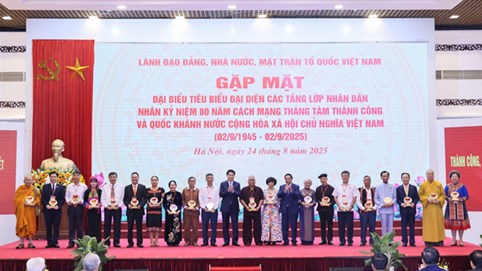 Doanh nhân Đỗ Quang Hiển được vinh danh nhờ thành tích xuất sắc đóng góp cho cộng đồng