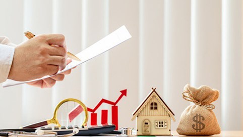 Người vay mua nhà "còng lưng" trả lãi ngân hàng