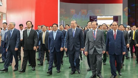 Chùm ảnh: Lãnh đạo Đảng, Nhà nước tham quan Triển lãm '80 năm hành trình Độc lập - Tự do - Hạnh phúc'