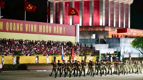 Quân đội quốc tế cùng Việt Nam thể hiện sức mạnh trên Quảng trường Ba Đình lịch sử