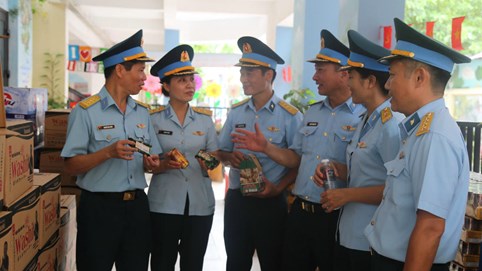 Bộ đội Phòng không-Không quân tiếp sức nhân dân trong Lễ Tổng duyệt A-80.