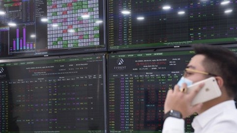 Hơn 1/3 cổ phiếu trên HOSE gỡ hết thiệt hại phiên ngày 18/8 và có lãi