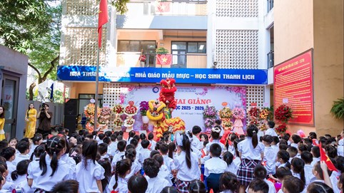 Trường Tiểu học Chu Văn An A (Hà Nội) khai giảng năm học mới: Viết tiếp truyền thống trong mùa thu lịch sử