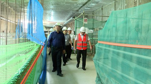 Bộ trưởng Bộ Xây dựng kiểm tra ga ngầm tuyến metro Nhổn – ga Hà Nội, yêu cầu đẩy nhanh tiến độ