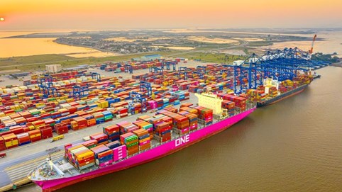 Đề xuất tăng 10% giá bốc dỡ container: Cảng biển nào sẽ hưởng lợi?