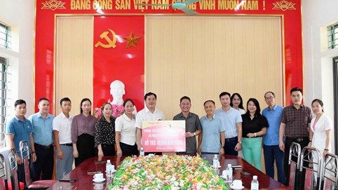 Báo Pháp luật Việt Nam chung tay xây mái ấm tại Phú Thọ