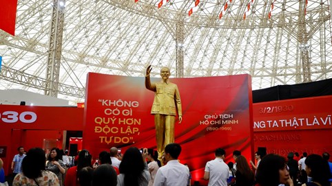 Triển lãm thành tựu Đất nước đón lượng khách kỷ lục