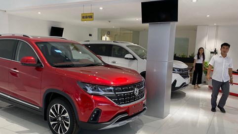 Ô tô Trung Quốc giảm giá mạnh, lôi kéo khách hàng