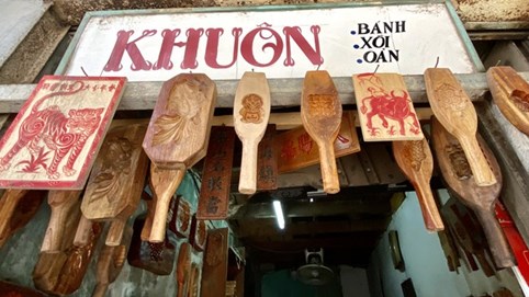 Triết lý ‘ngược đời’ của người thợ Hà thành 40 năm làm khuôn bánh Trung thu