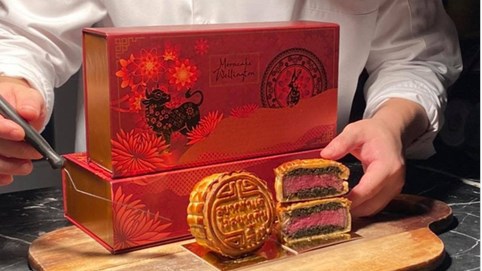 Cách đón trung thu của giới thượng lưu: người ăn bánh trung thu nhân bò Wellington, người chọn hồng siêu ngọt 70 triệu đồng/trái