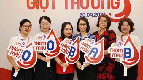 Người TNG Holdings Vietnam mang “giọt thương” gửi vào ngân hàng máu