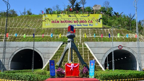 Đèo Cả (HHV) 'nặng nợ': Thế chấp ngân hàng bằng quyền thu phí dự án BOT thậm chí cả... cà vẹt xe ô tô