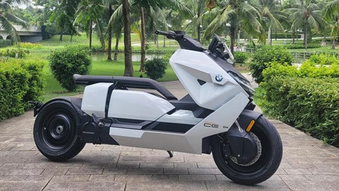 Xe máy điện đắt nhất Việt Nam trình làng: Giá bằng 15 chiếc Klara, thiết kế như phi thuyền, không đối thủ