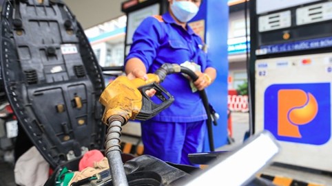 Giá xăng dầu đồng loạt tăng trở lại
