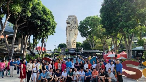 Công ty CP Goldway Quốc Tế “chơi lớn”, đưa nhân viên đi khai xuân tận Singapore