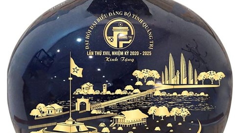 Nhiều địa phương hủy gói thầu mua quà tặng đại biểu