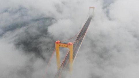 Xây cầu cao ngang tòa nhà 170 tầng, phóng cả tên lửa chỉ để…chăng dây cáp, Trung Quốc khiến thế giới ngỡ ngàng với công trình ‘chìm trong mây’ gần 2 nghìn tỷ cực hùng vĩ