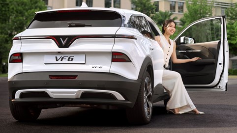 Nhận quà khủng, chủ xe VF 6 chốt cọc với mức giá từ 579 triệu đồng