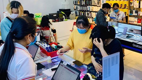 Hàng xách tay đối phó quy định mới