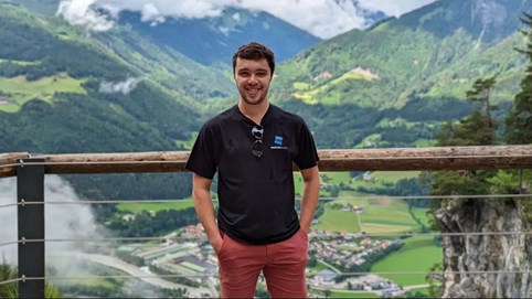 Thanh niên 19 tuổi – cha đẻ của hàng trăm trò chơi ảo trên Roblox tiết lộ số tiền kiếm được mỗi tháng lên tới hàng chục nghìn đô la