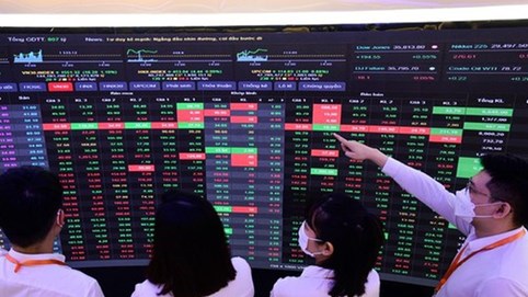 Cổ phiếu nhóm Vingroup tăng giá từ Việt Nam tới Mỹ