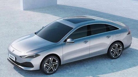 Mẫu sedan 'ăn' xăng 4,3 lít/100km lộ giá bán, siêu phẩm từ Trung Quốc hứa hẹn đe dọa Toyota Camry
